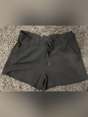 Lululemon On The Fly Short *2.5" Size 10